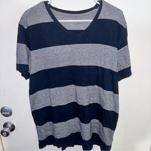 Old navy men’s Tshirt
